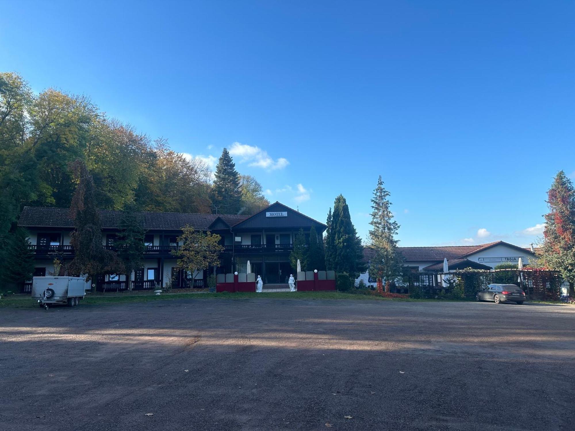 Motel Zur Festwiese Gierstädt Extérieur photo