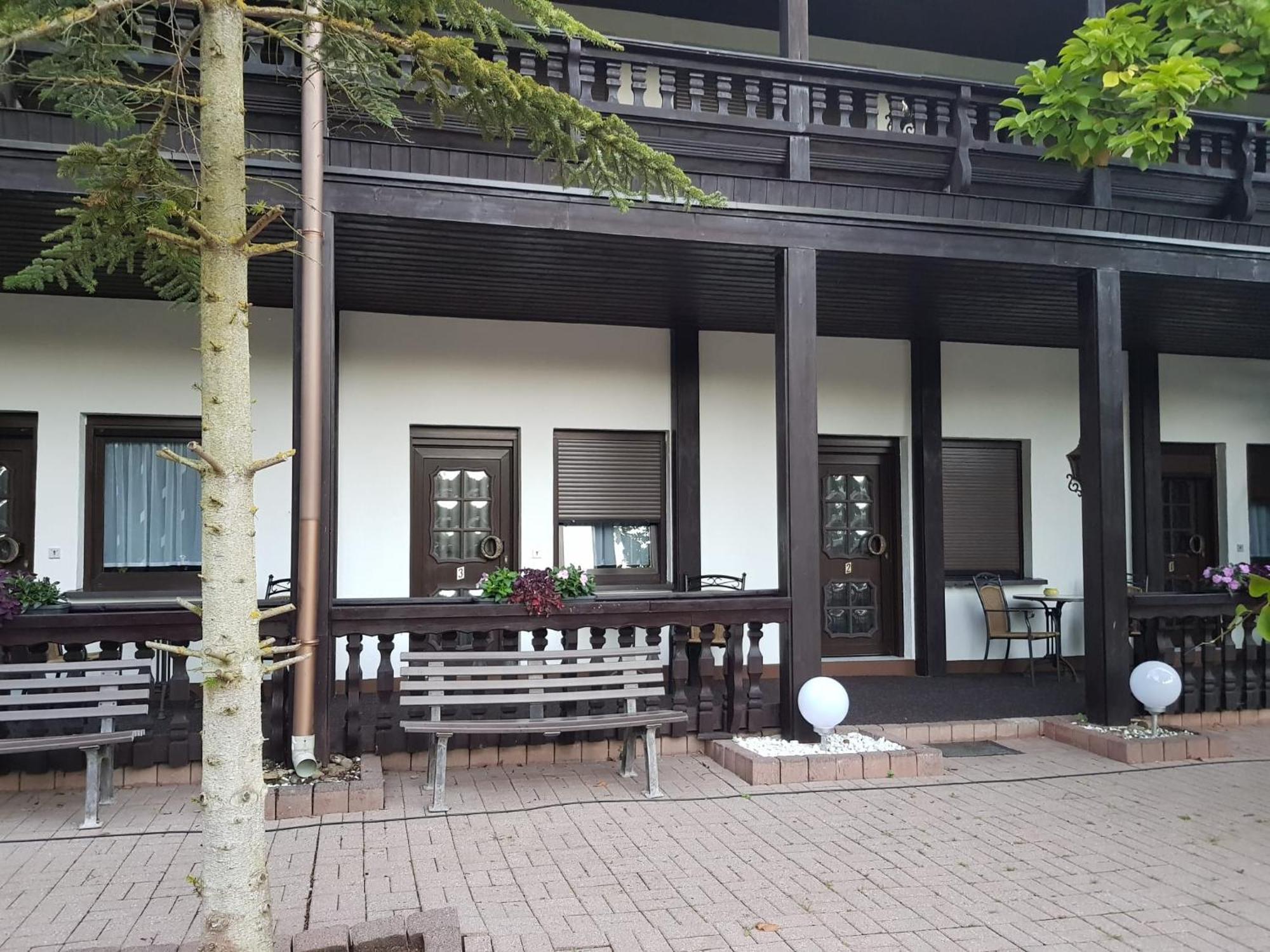 Motel Zur Festwiese Gierstädt Extérieur photo