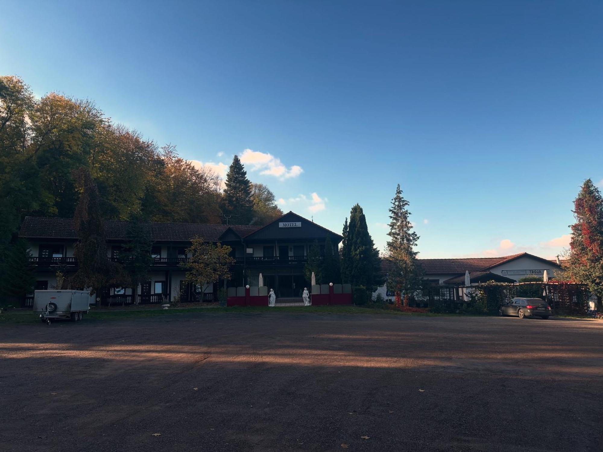 Motel Zur Festwiese Gierstädt Extérieur photo