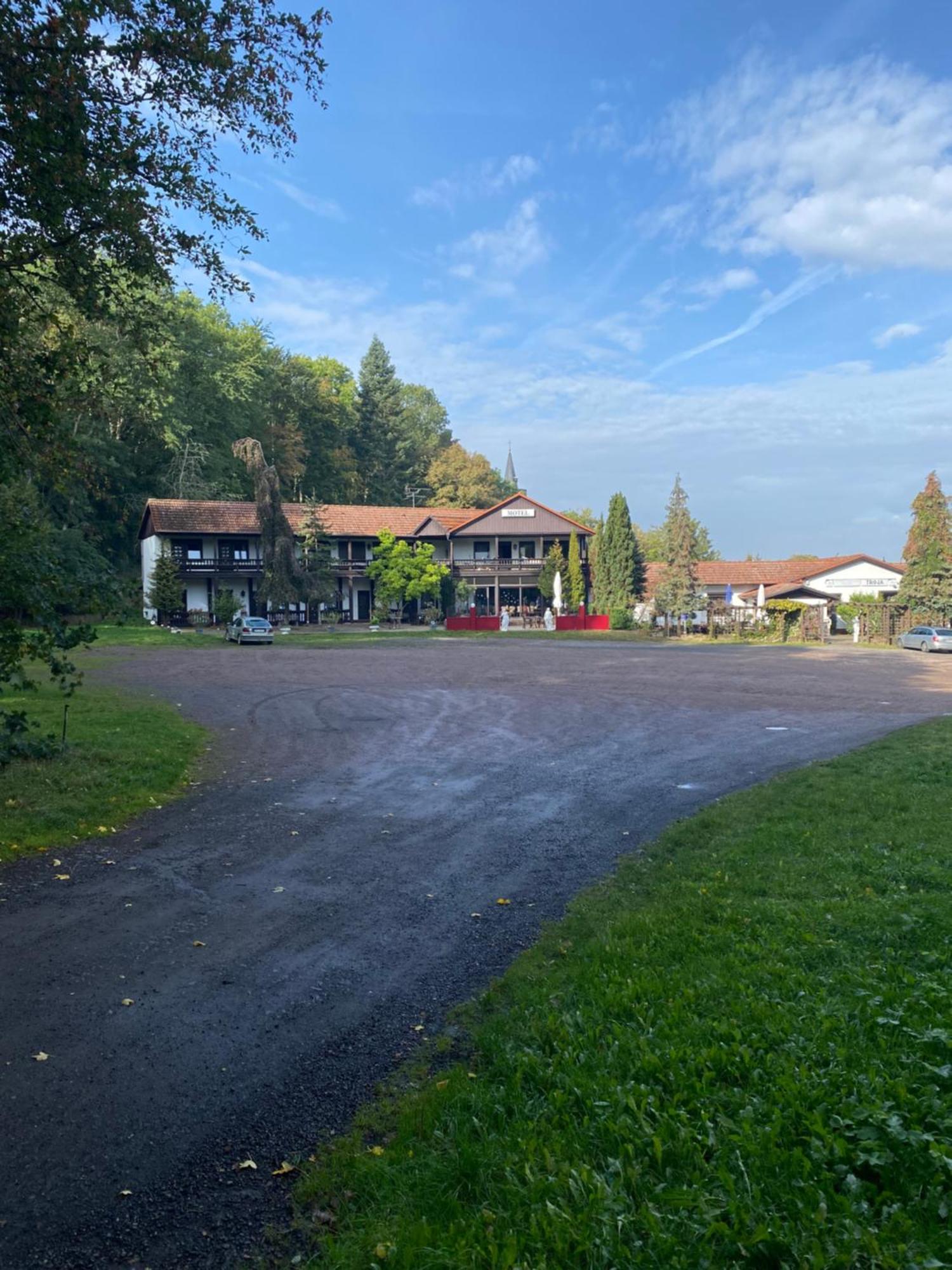 Motel Zur Festwiese Gierstädt Extérieur photo