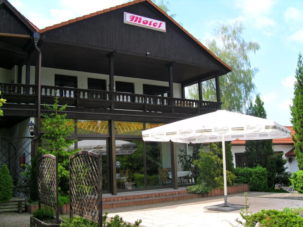Motel Zur Festwiese Gierstädt Extérieur photo