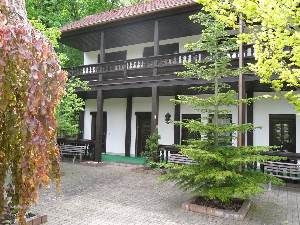 Motel Zur Festwiese Gierstädt Extérieur photo
