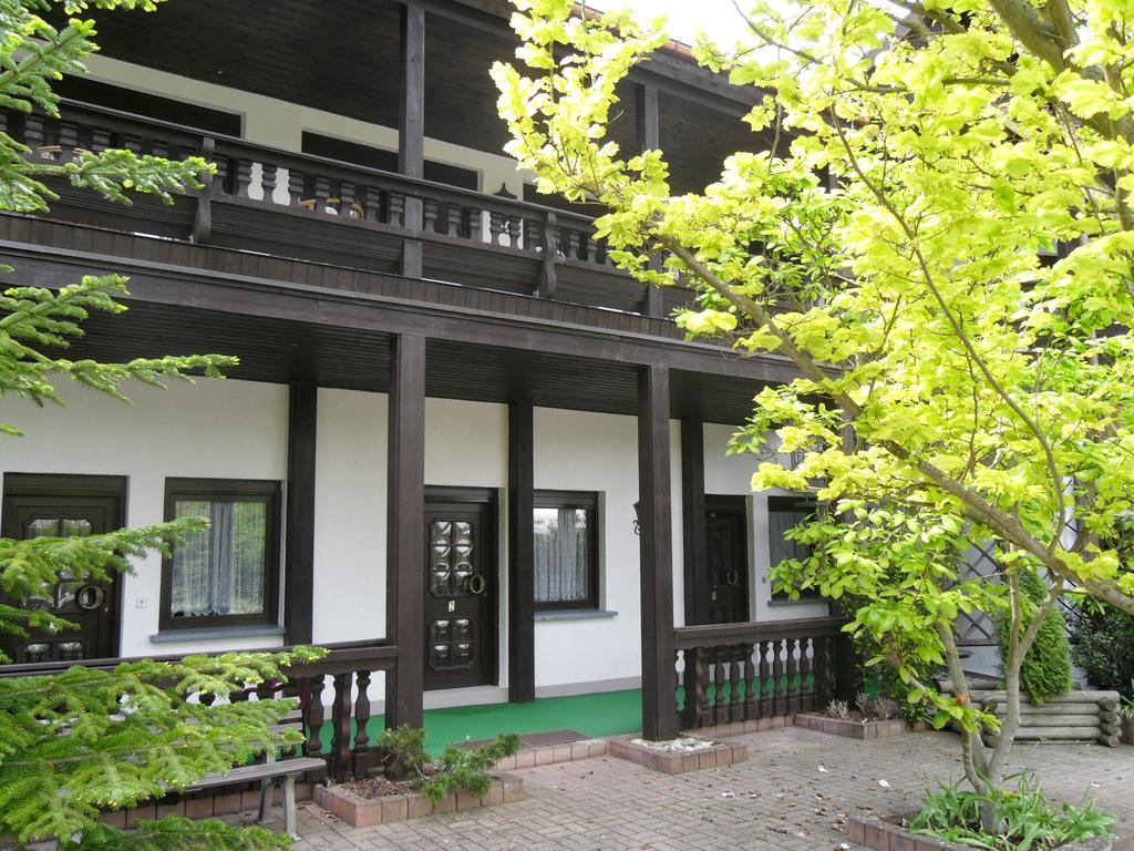 Motel Zur Festwiese Gierstädt Extérieur photo