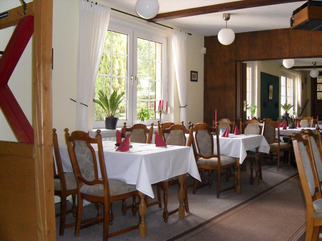 Motel Zur Festwiese Gierstädt Extérieur photo