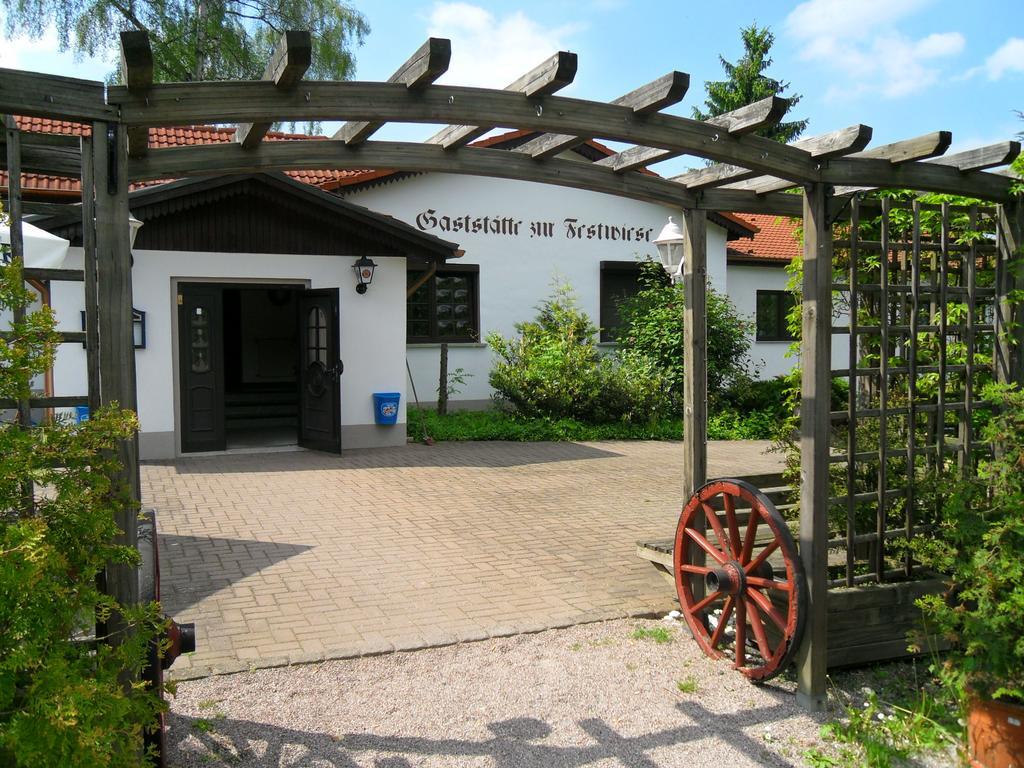 Motel Zur Festwiese Gierstädt Extérieur photo