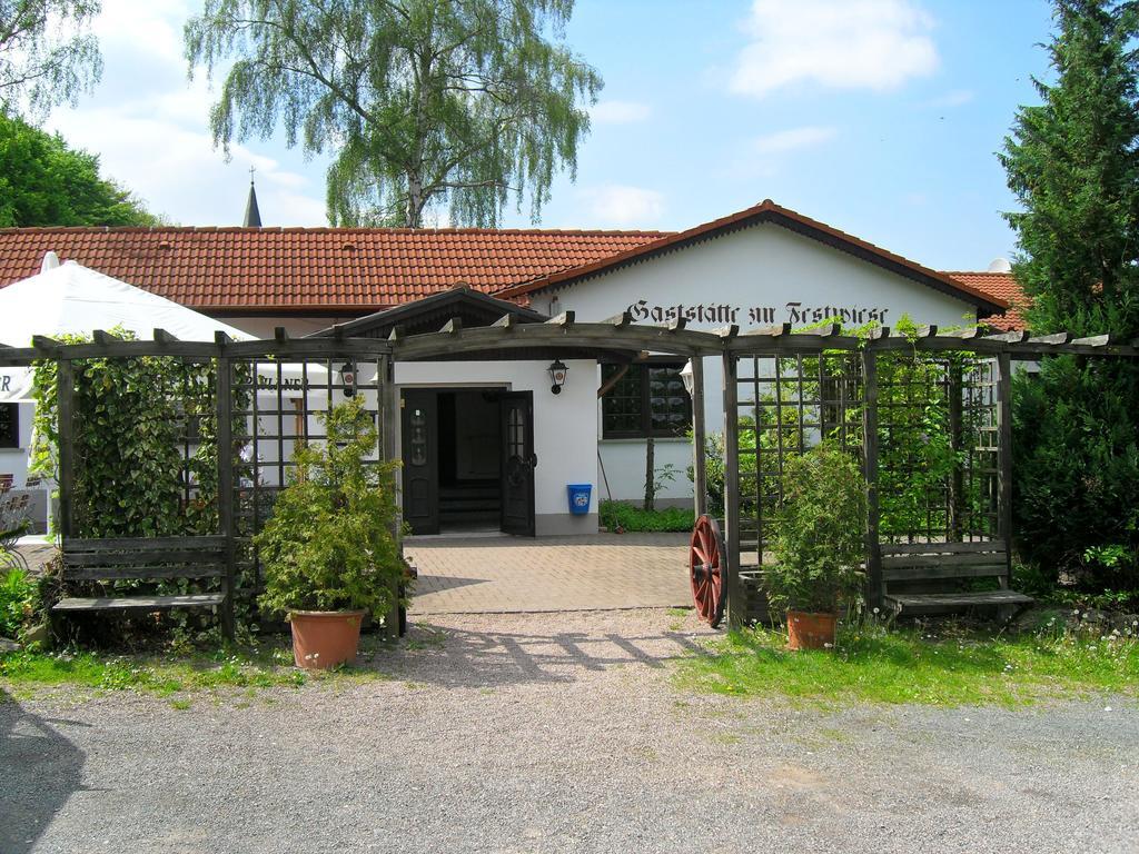 Motel Zur Festwiese Gierstädt Extérieur photo