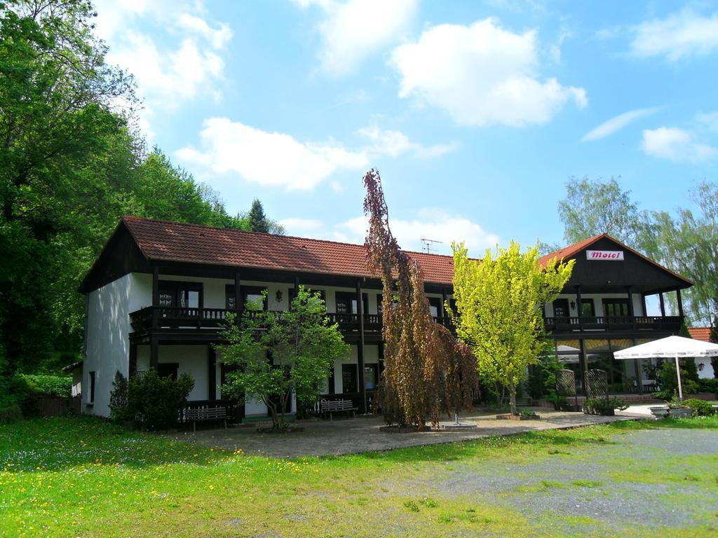 Motel Zur Festwiese Gierstädt Extérieur photo