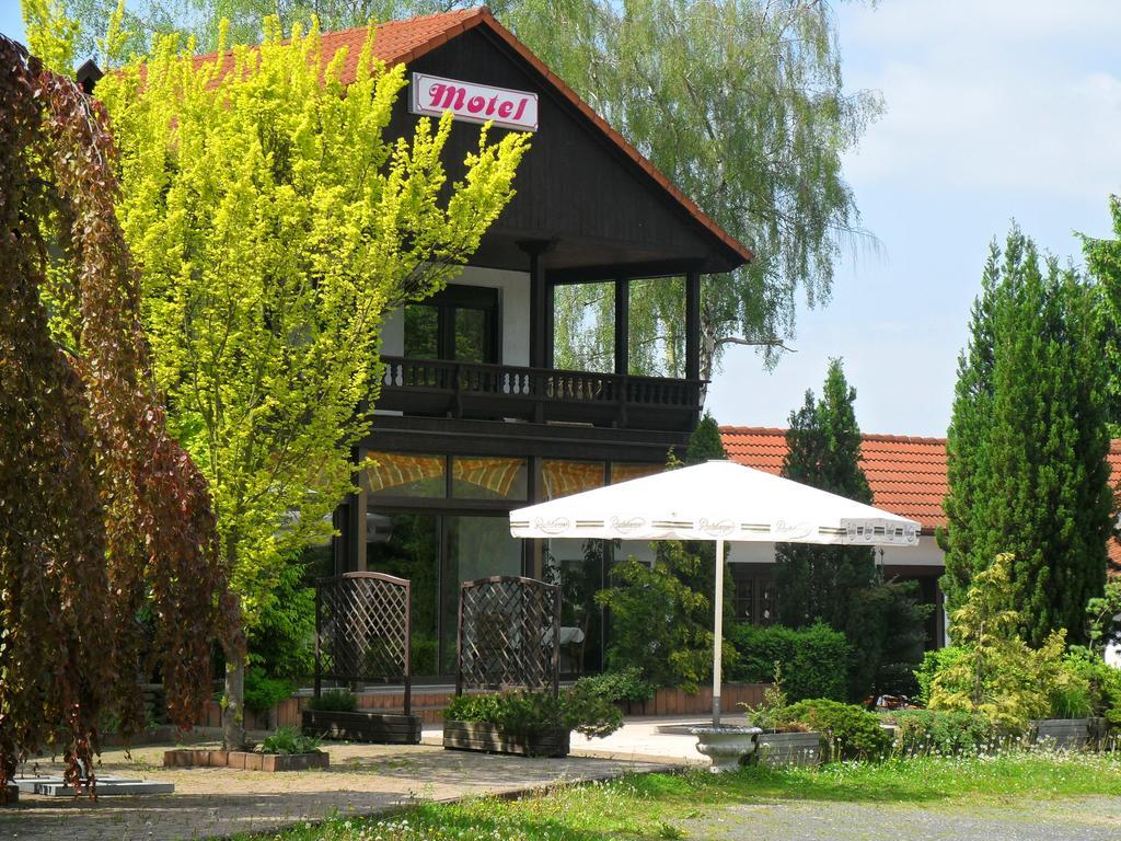 Motel Zur Festwiese Gierstädt Extérieur photo