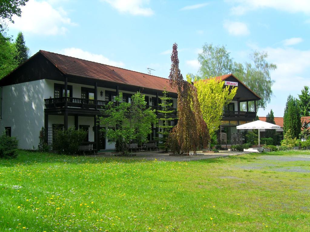 Motel Zur Festwiese Gierstädt Extérieur photo