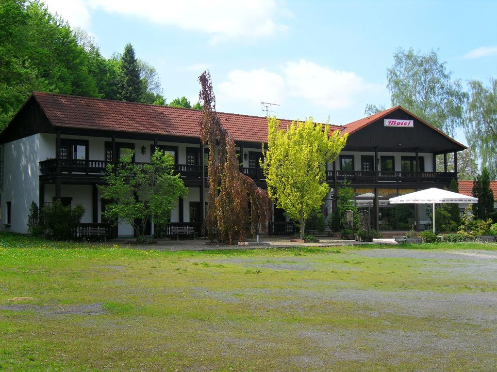 Motel Zur Festwiese Gierstädt Extérieur photo
