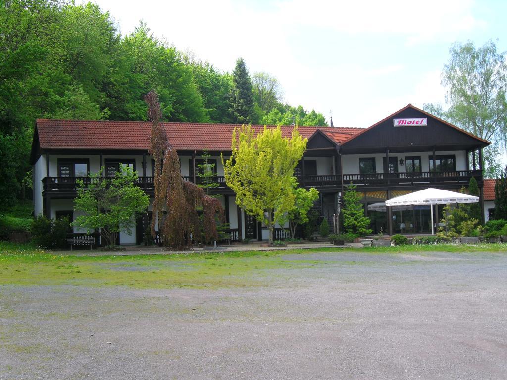 Motel Zur Festwiese Gierstädt Extérieur photo