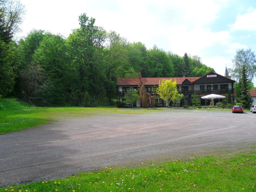 Motel Zur Festwiese Gierstädt Extérieur photo