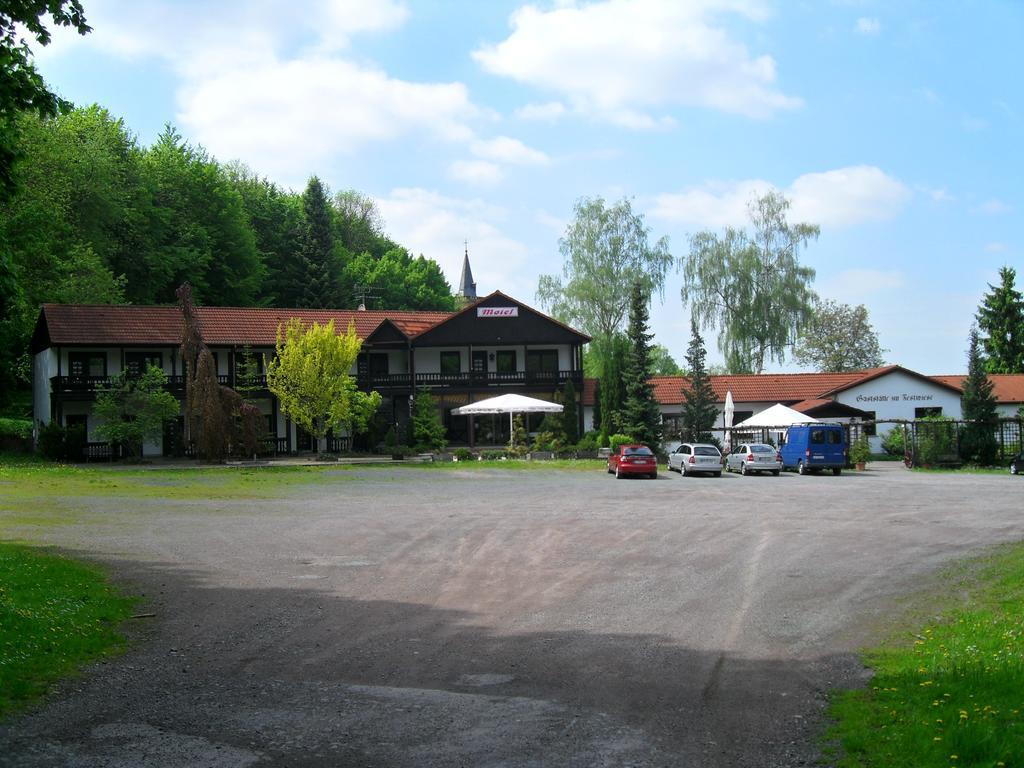 Motel Zur Festwiese Gierstädt Extérieur photo